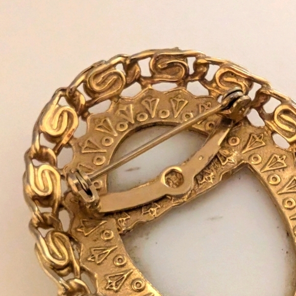 TRANSFERWARE Cameo Ornate Painted Oval Brooch Vintage French Serenade Pin Gold - Picture 5 of 9